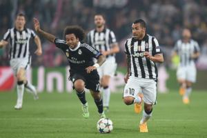 Tevez vs Marcelo Juve Real Foto bleacherreport