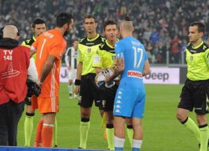 Buffon e Hamsik Napoli Juventus 16-17 Foto Napoli Twitter